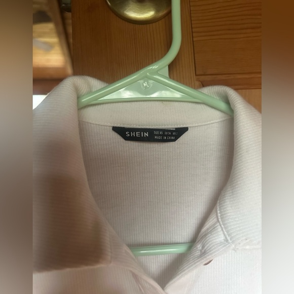 Sleeveless Collared Tank - Picture 3 of 3